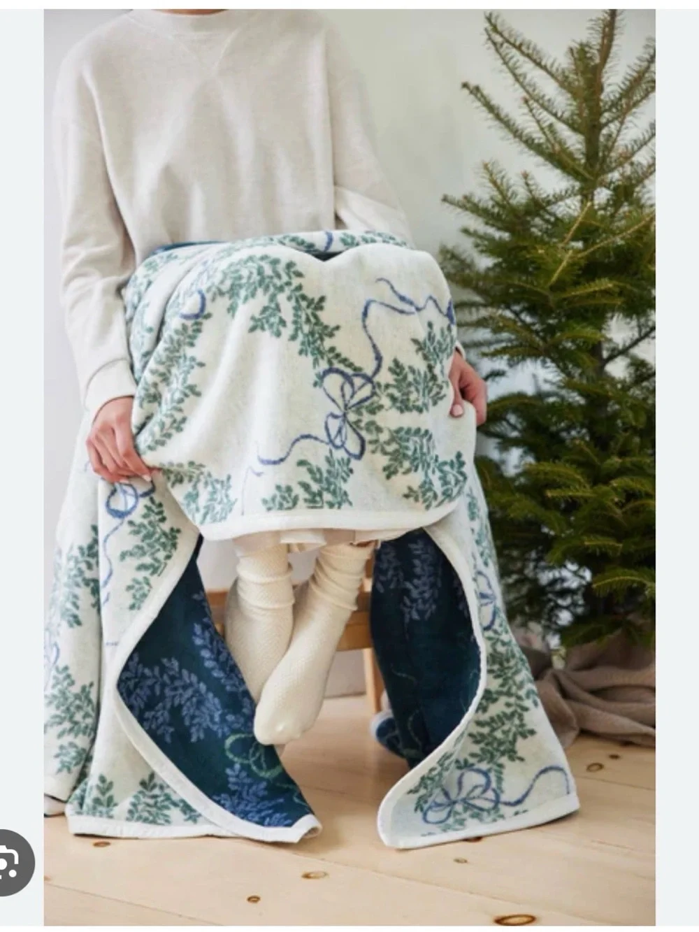 Reversible Green & White Patterned Throw Blanket